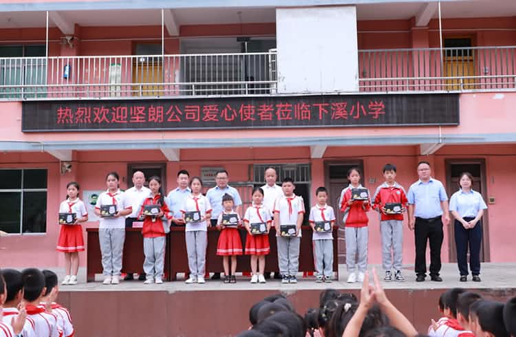 让爱延续-贵州省铜仁市万山区宅男噜观看希望小学回访